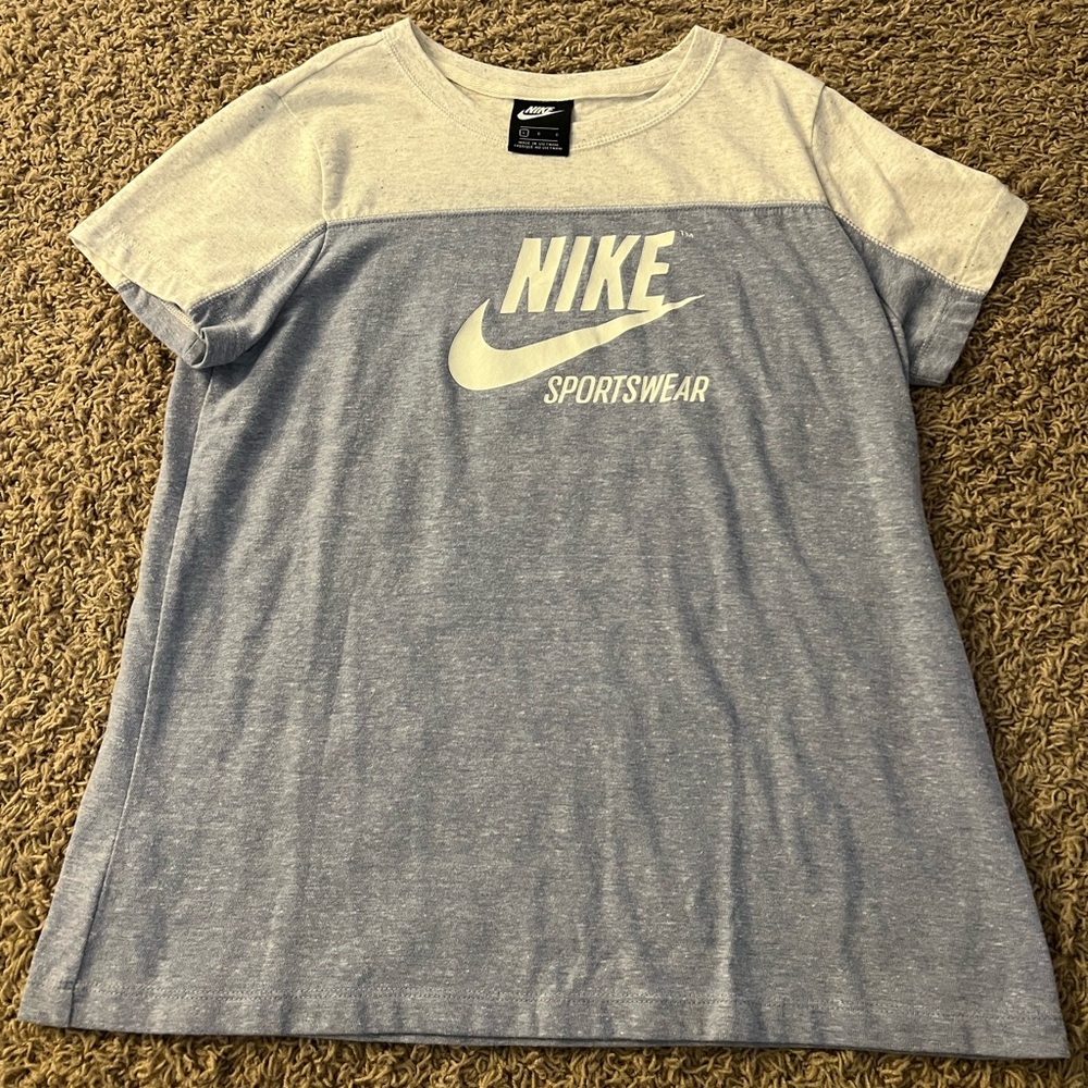 New Vintage Nike Sportswear T-Shirt